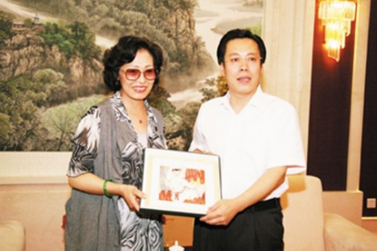 贺龙的五任妻子和子女今何在?三女儿系少将--