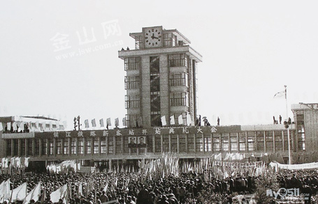 镇江老火车站改造施工 西候车室停用