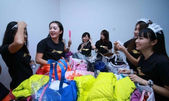 拉拉队少女们的辛酸走光(组图)