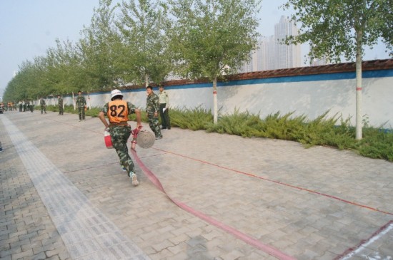榆林消防举行技能比武竞赛 三盘水带连接最快