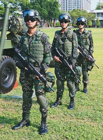 台軍裝備爛？士官抱怨：自備縫紉機補軍服（圖）