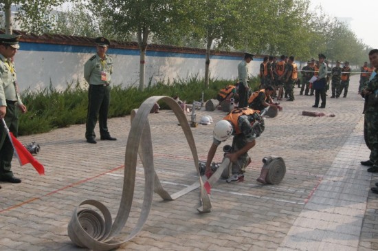 榆林消防举行技能比武竞赛 三盘水带连接最快