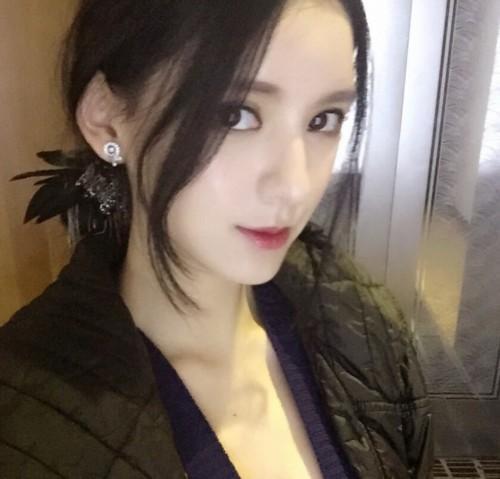 王思聪签约Angelababy作主播 黄晓明伴郎板上