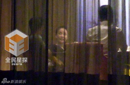 谢霆锋当众献吻王菲 明星当众激吻照大剪辑(组