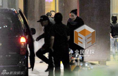 谢霆锋当众吻王菲 明星当众激吻照情不自禁