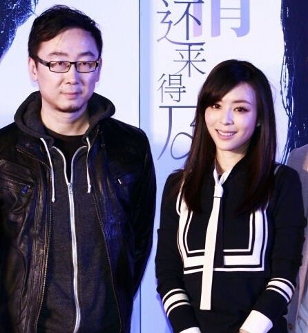 张静初恋情曝光家门口亲吻 揭秘神秘男友:前企业高管