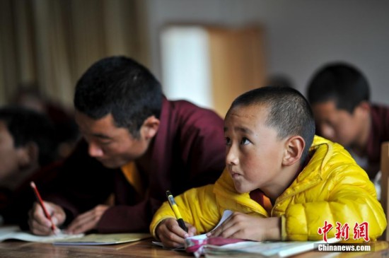 6岁小活佛的佛学院生活(高清组图)