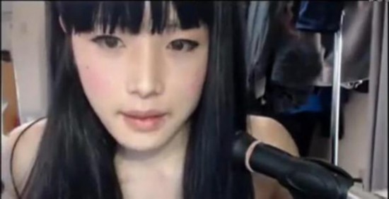 男扮女装工作4年未露馅 男扮女装美女大PK(