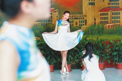 青运会礼仪志愿者带妆初体验