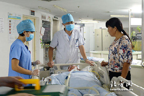 天津爆炸受伤消防员昏迷1个月醒来