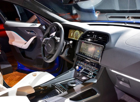 ط˸ ݱSUV F-PACEȫ