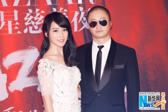 吴京谢楠携手亮相芭莎明星慈善夜红毯秀(图)