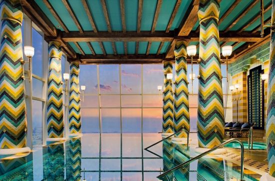 迪拜七星级酒店 金碧辉煌极具奢华 顶级劳斯莱