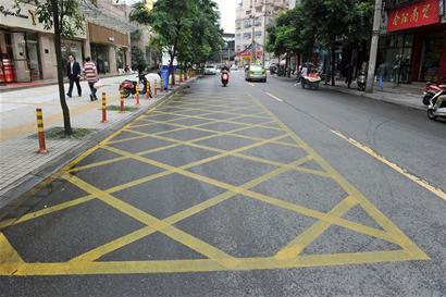 成都全国率先设置地面消防通道标识 将逐步覆