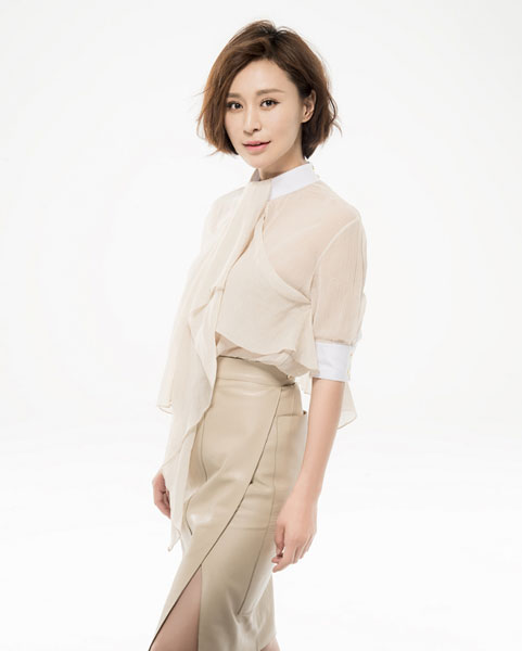 杨雨婷清新写真曝光 酒窝迷人优雅绽放