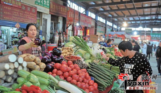 新疆人吃穿住消费增长几十倍