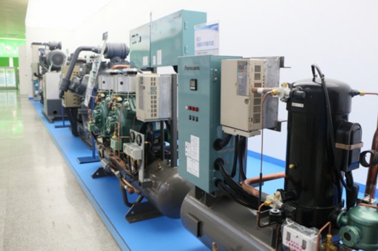 大连冰山冷冻机厂_大连富士冰山自动售货机价格_大连冰山螺杆机智能控制器