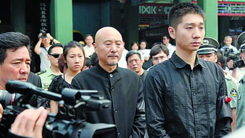 陈佩斯为儿子说戏 亲自示范笑话儿子:你的形