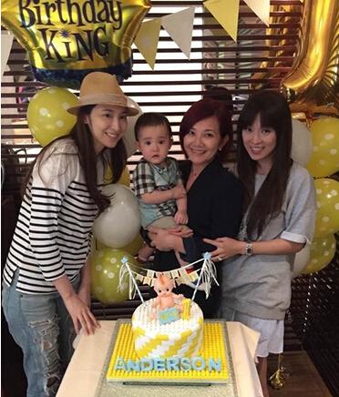 吴佩慈搭港铁 6个半月巨肚四肢纤细揭纪晓波不