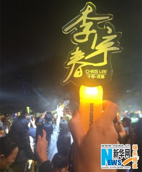 <em>叶一茜李宇春合影</em>仿佛回到10年前 历届超女现