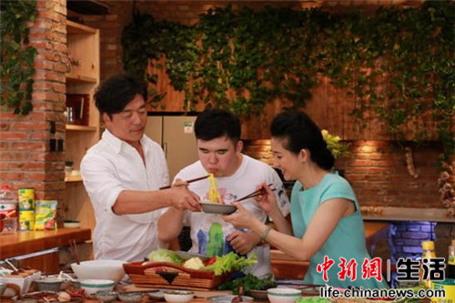 家常厨神之秦勇:父子打造联手纯天然美食明星美味吴川市的图片