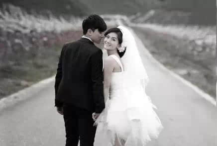 刘璇出席黄磊婚宴 黄磊孙莉相爱20年 零绯闻模