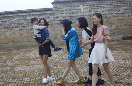 爸爸去哪儿第三季:黄嘉千代班夏克立 安娜亮相诺一轩轩热聊--湖北频道--人民网