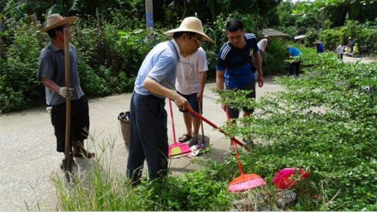 合浦县交通运输局到挂点村委开展清洁乡村活