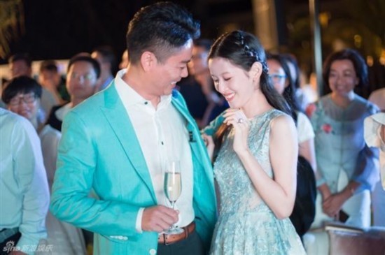 刘强东婚纱照图片_刘强东章泽天(3)
