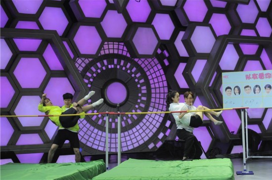 快乐大本营最新一期:陈伟霆赵丽颖爆料吻戏 高