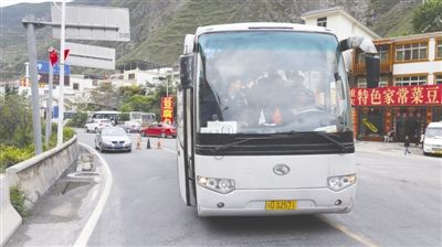 四川53名游客跟团去出行 旅游大巴竟是黑车