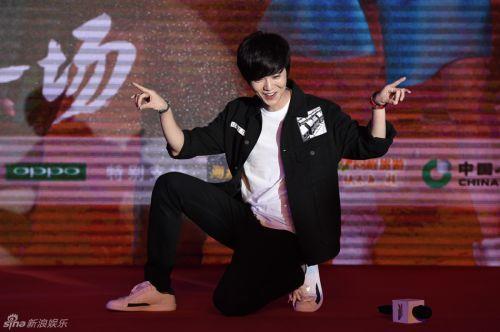 奔跑吧兄弟第三季:鹿晗最小鲜肉有意思 baby被