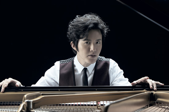 原标题: 李云迪 帅气 坐镇肖邦赛  15年从最年轻冠