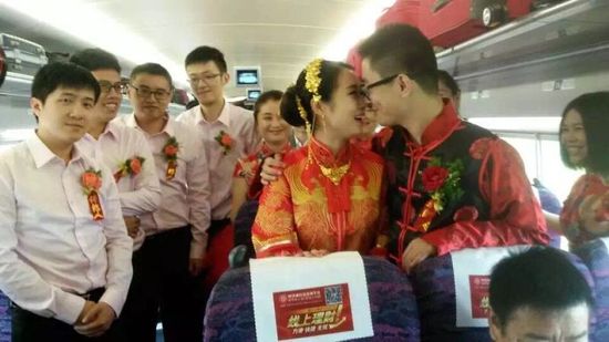 心高速拥堵新郎选择高铁从合肥迎新娘去杭州参