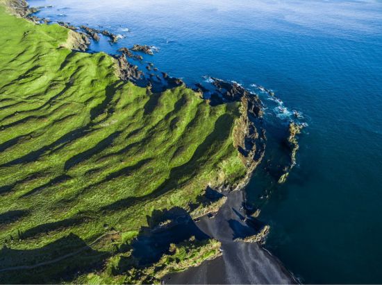 无人机航拍冰岛美景非常壮丽