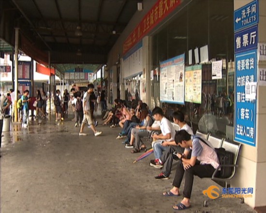 庆假期返程高峰:东莞高速不太堵 长途客运站有