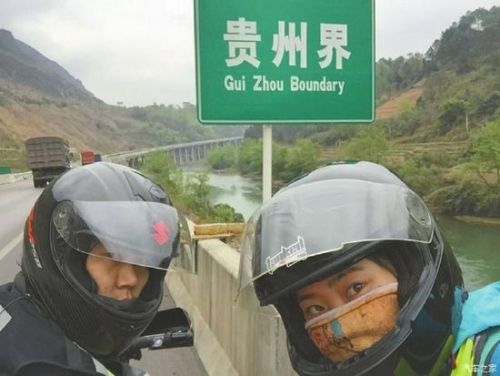 四川80后情侣辞职骑摩托游中国 313天骑行8万
