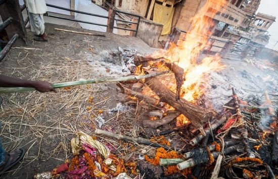 印恒河祭火千年不灭 只为让灵魂重生(高清组图