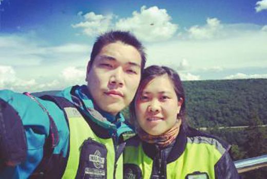 情侣辞职骑游中国 精彩旅途:遭遇泥石流 翻越火