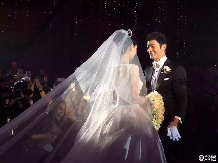 燕尾婚纱_漂亮燕尾婚纱礼服图片(2)