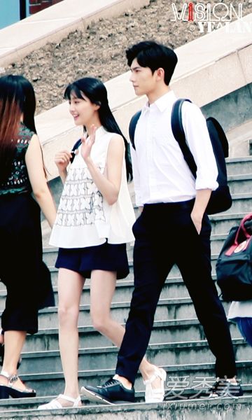 《微微一笑很倾城》杨洋郑爽花絮照 情侣装般