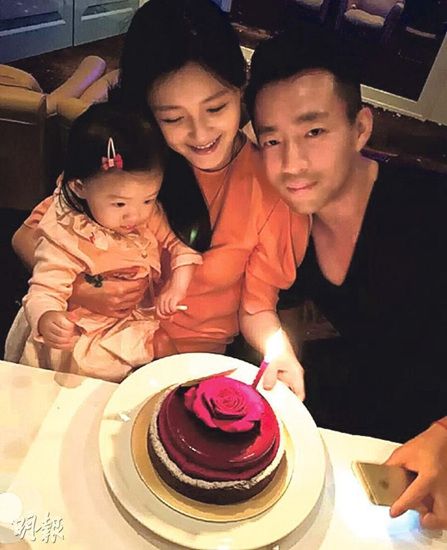 大S庆生晒全家福 向老公告白:谢谢你的疼爱(图