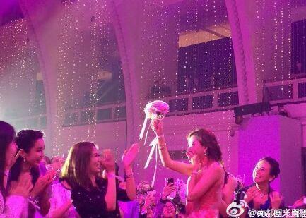 黄晓明婚礼现场演绎制服诱惑 热舞模仿baby男