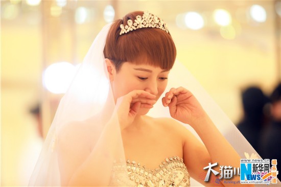 《大猫儿》曝海清婚纱照 短发女神性感可爱