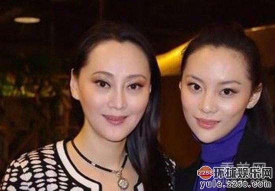 梁咏琪晒女儿近照萌态可掬 娱乐明星母女照窦