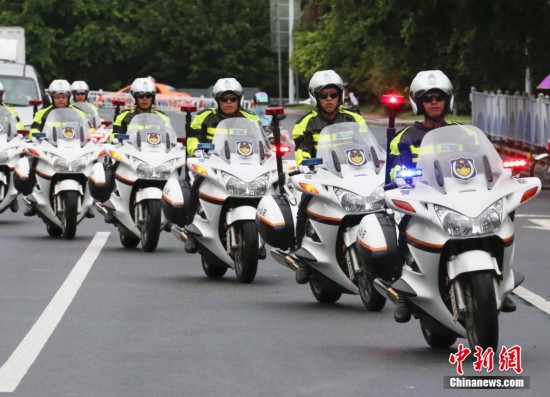 中国国内首支旅游警察队伍在三亚成立