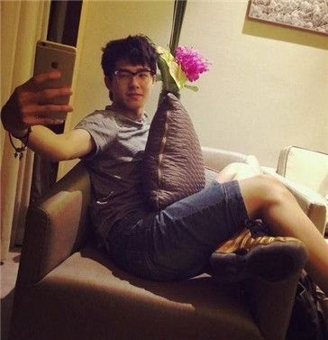  刘昊然庆生  欧阳娜娜微博传情 刘浩然显赫家世