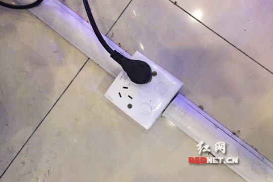长沙探险儿童乐园存安全隐患:插座电线均外置