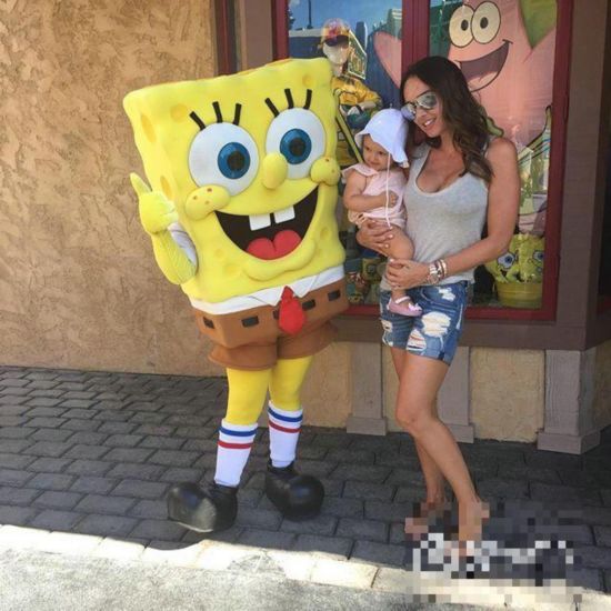 傲娇赛小七!图揭23亿小公主奢华生活 吃奶照都