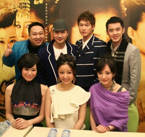 杨幂与女星合影总是主角 秒杀林心如佟丽娅